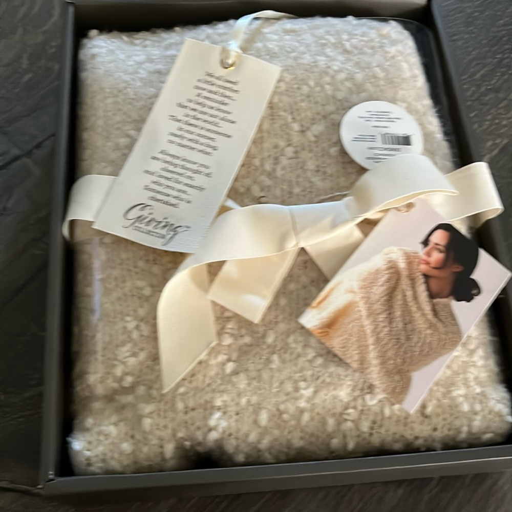 DEMDACO women cream shawl